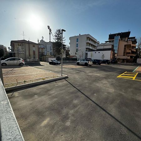 Appartamento Con Posto Auto Privato A Marina Centro Mare Rimini Buitenkant foto